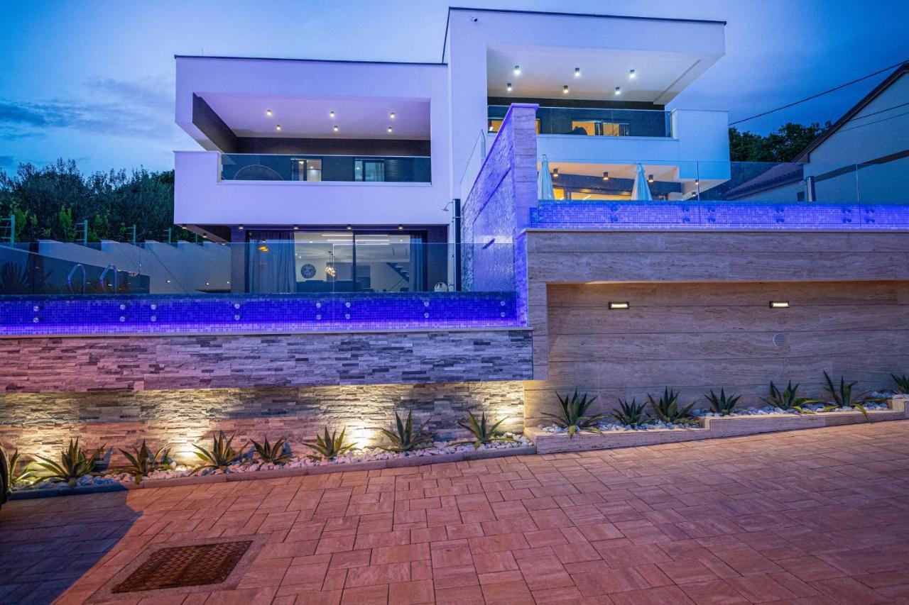 Villa Marassi With Heated Pool, Hot Tub And Sauna ซริกเวนิซา ภายนอก รูปภาพ