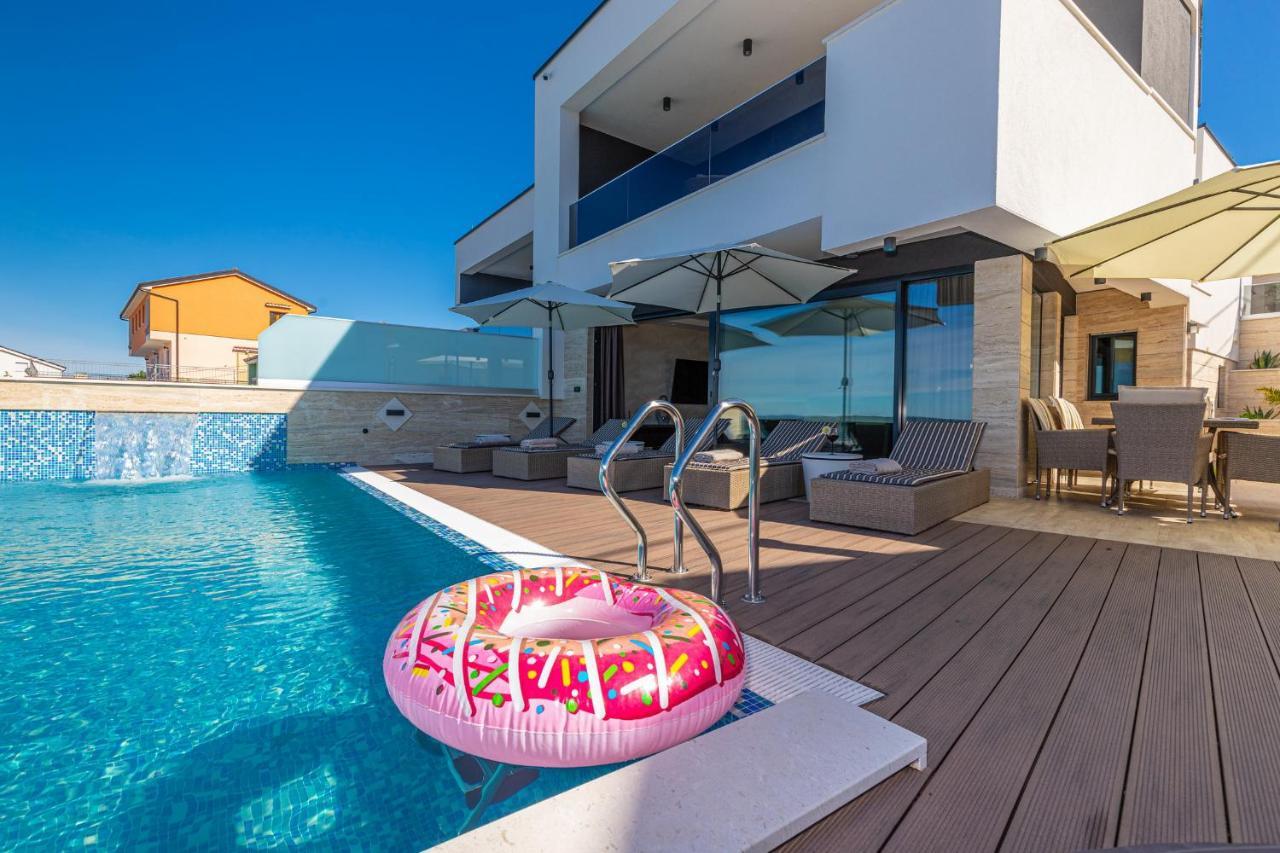 Villa Marassi With Heated Pool, Hot Tub And Sauna ซริกเวนิซา ภายนอก รูปภาพ