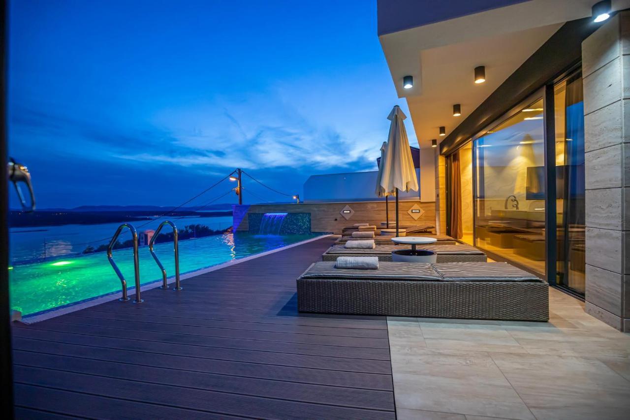 Villa Marassi With Heated Pool, Hot Tub And Sauna ซริกเวนิซา ภายนอก รูปภาพ