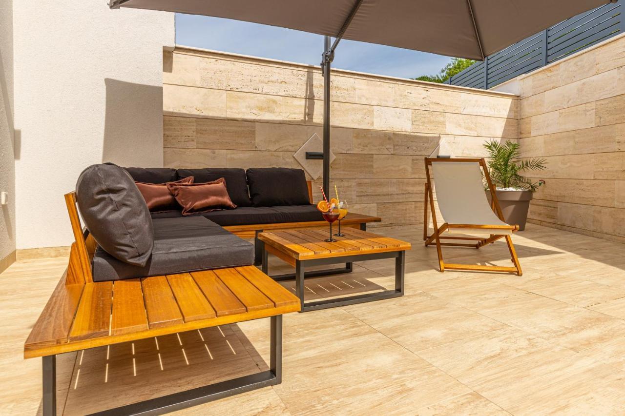 Villa Marassi With Heated Pool, Hot Tub And Sauna ซริกเวนิซา ภายนอก รูปภาพ