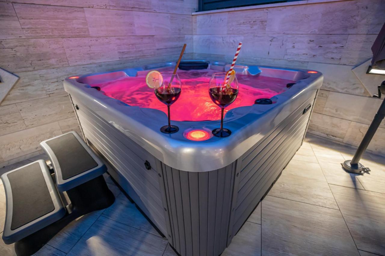 Villa Marassi With Heated Pool, Hot Tub And Sauna ซริกเวนิซา ภายนอก รูปภาพ