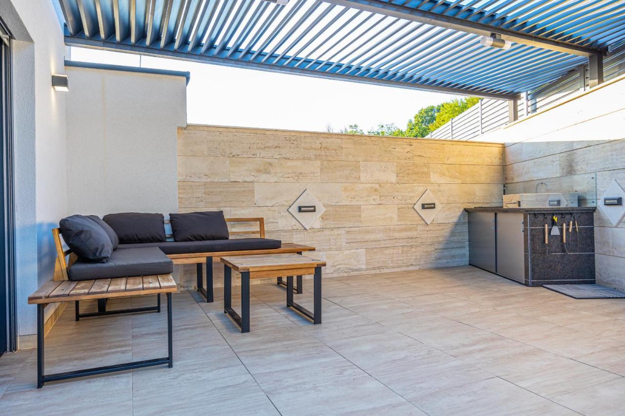 Villa Marassi With Heated Pool, Hot Tub And Sauna ซริกเวนิซา ภายนอก รูปภาพ